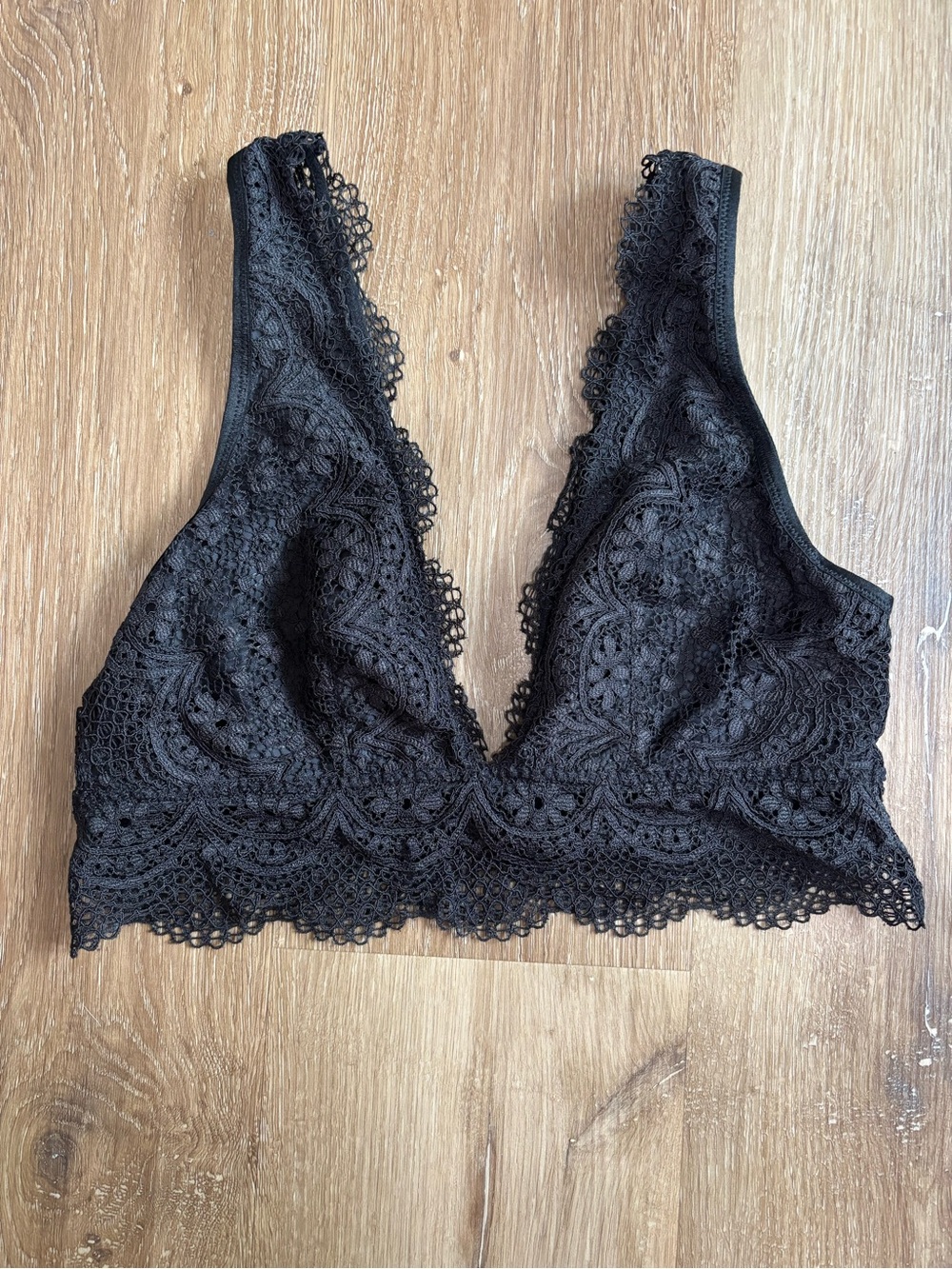 Victoria's Secret Black Lace Bralette with Scalloped Edges Large - Picture 2 of 5